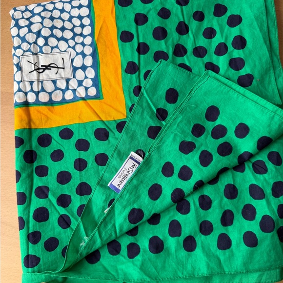 VINTAGE YSL Yves Saint Laurent Oversized 50”x 50” Shawl Scarf Wrap VIVID GREEN - Picture 15 of 16
